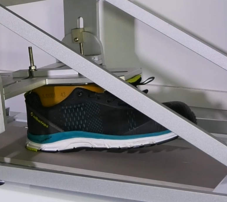 Máy kiểm tra giày dép là gì?